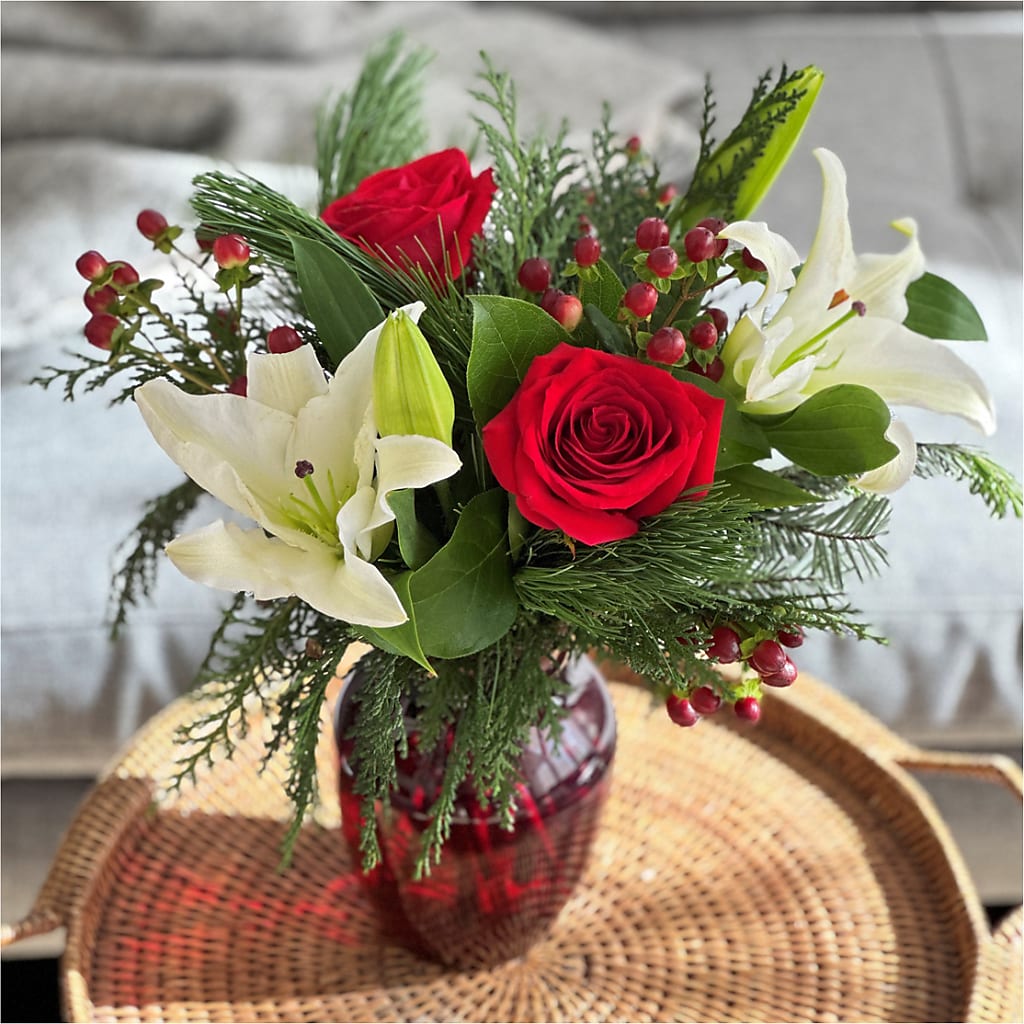 Evergreen Delight Bouquet – BLOOM FLOWERS & EVENT RENTALS, Corona CA