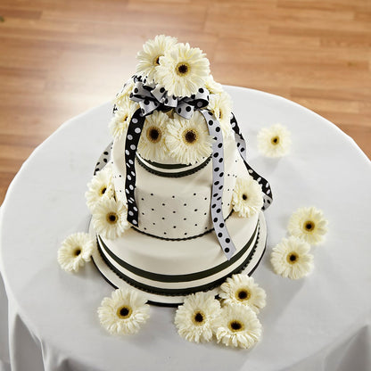 Simple Sophistication Cake Décor – BLOOM FLOWERS & EVENT RENTALS, Corona CA